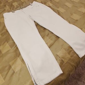 White House/Black Market White Capri Jeans